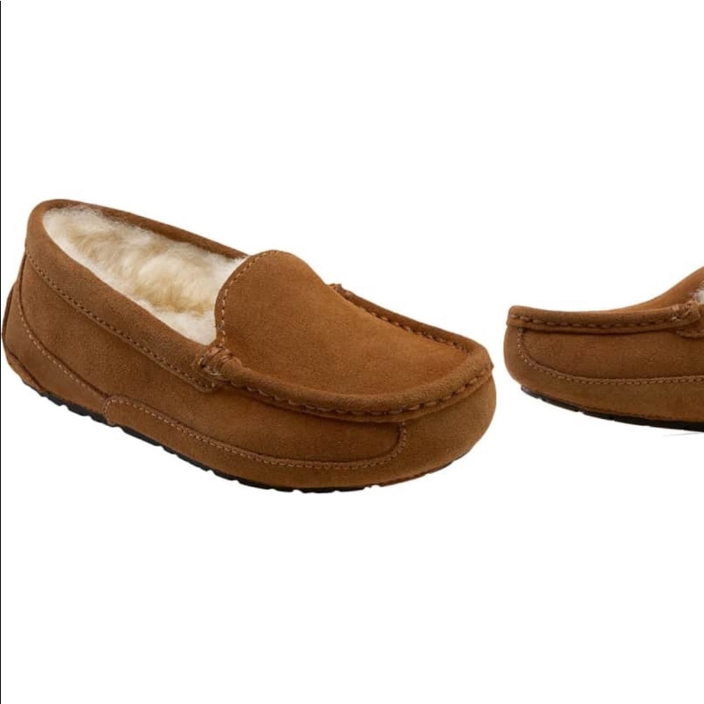 ⚠️⚠️NEVER WORN‼️KIDS UGG MOCCASIN CHESTNUT SIZE 3